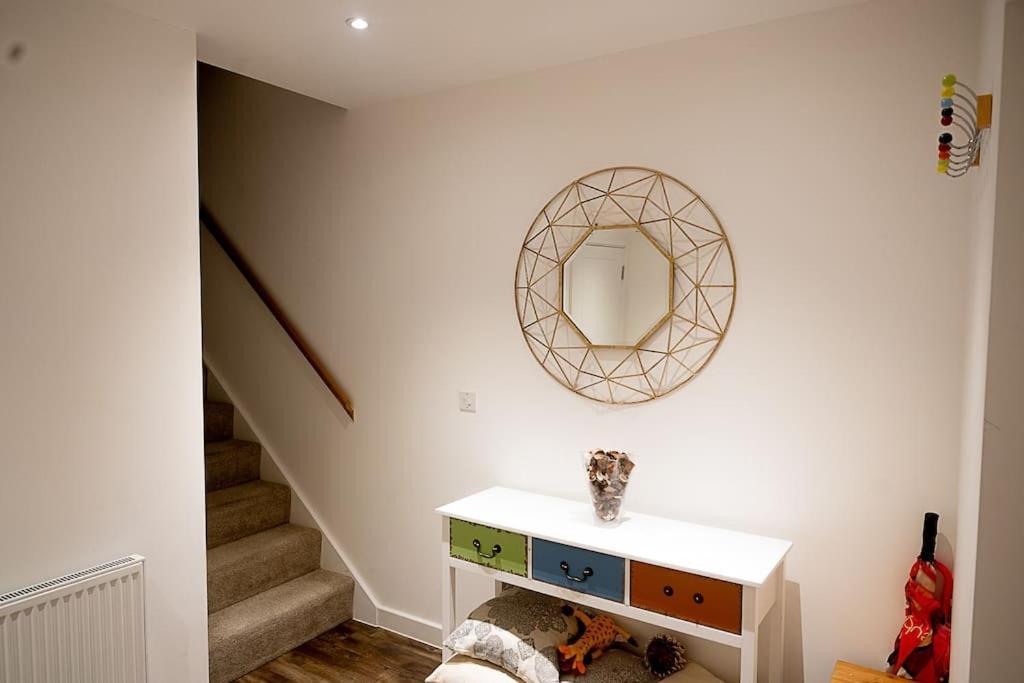 Exquisite Cozy House, Close To Train Station And Amenities Harold Wood المظهر الخارجي الصورة